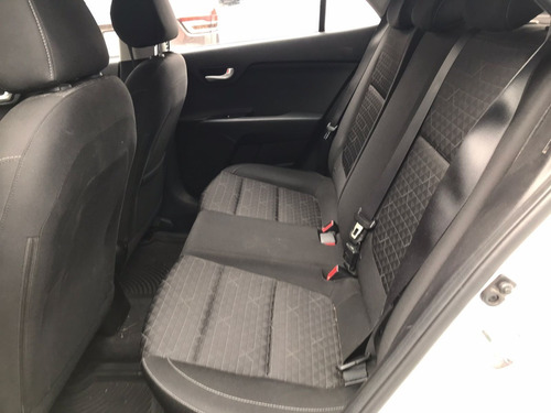 Imagen 10 de 13 de Kia Rio Hb Lx 2018