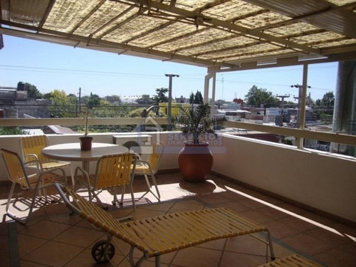 Imagen 3 de 11 de Jardin Espinosa-casa Esquina De 3 Plantas + Dos Cocheras + 2 Locales