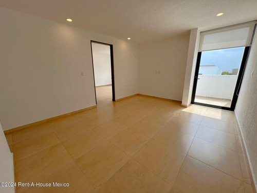 Condominio Inspira Zibata Casa Ubicada En Esquina De 223 M2 Con 3 Recamaras Y Con Cuarto De Servicio Qh745*25
