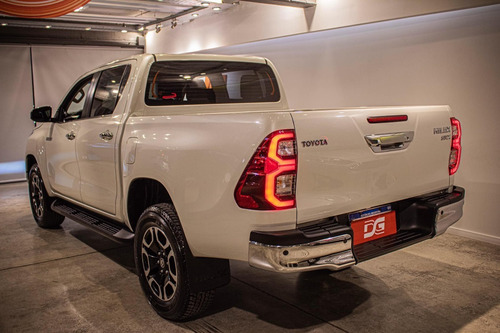 Imagen 3 de 18 de Toyota Hilux Srx 2.8 Tdi 4x2 At 0km 2021 Gris