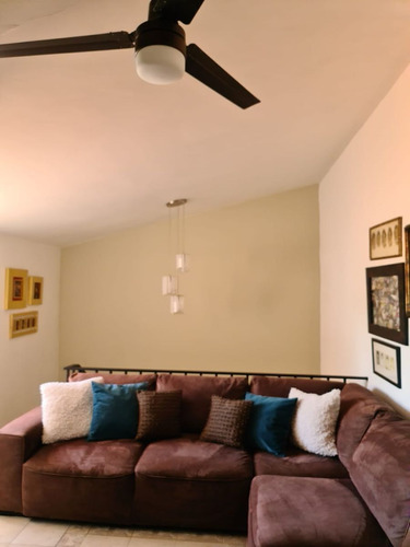 Se Vende Residencia En Carretas, Super Cétrica, De Super Lujo !!
