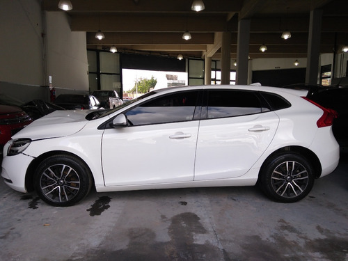 Imagen 6 de 10 de Volvo V 40 2.0 T4 At Momentum