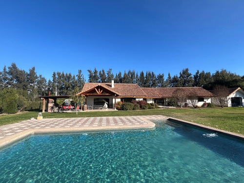 Casa Chilena En Condominio Con Club De Golf En Linderos