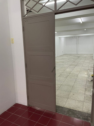 Excelente Local Comercial Calle Uribe Con 14 De Febrero.