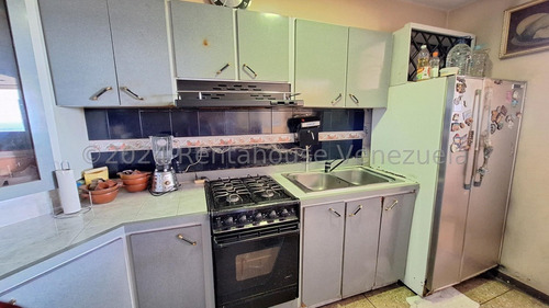 Apartamento En Venta En El Centro Maracay 25-580 Irrr
