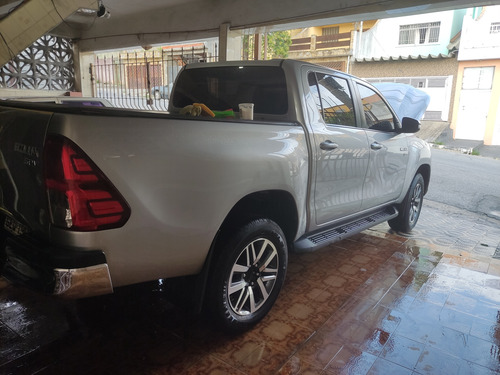 Toyota Hilux 2.7 Srv Cab. Dupla 4x2 Flex Aut. 4p