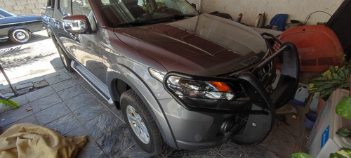 Mitsubishi L200 2.4 Cabina Doble 4x2 Mt