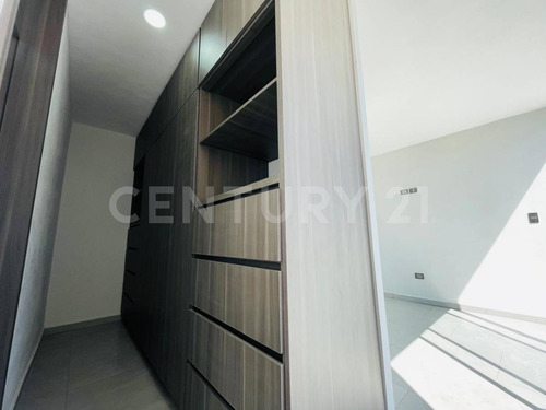 Venta Casa En Privada 3 Recamaras, 3 Baños, Con Jardín Y Sótano, Zona Cholula
