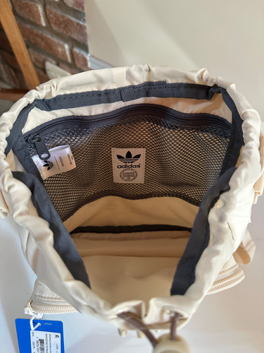 Mochila Adidas Unisex Chica Beige Liso (Usado)