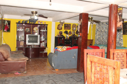 En Venta Casa En Chalco, A Media Calle De Estacion Del Trolebus 200m2
