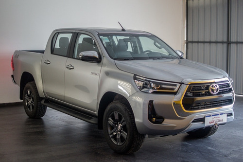 Imagen 3 de 18 de Toyota Hilux Srv 4x4 Aut 2021
