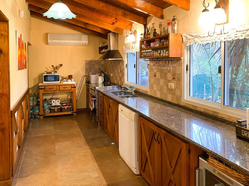 Hermosa Casa Quinta En Venta, En Chacras De Canning.
