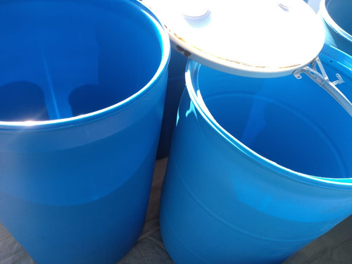Recipiente Plástico Para 55g (220l) Con Tapa Y Seguro Metal