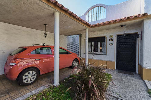 Casa En Venta En José León Suarez 4 Amb. Patio Y Terraza.