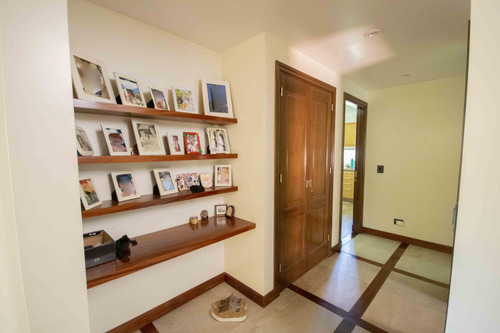 Casa De 5 Ambientes Con Dependencia De Servicio En Venta, En Martínez.