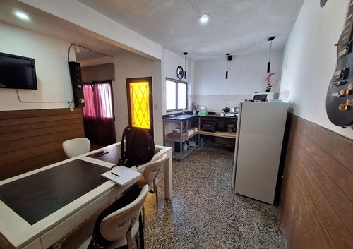 Venta Casa 3 Ambientes Con Local Morón