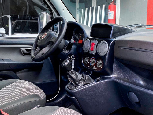 Imagem 8 de 15 de Fiat Doblo 1.8 Mpi Essence 7l 16v Flex 4p Manual