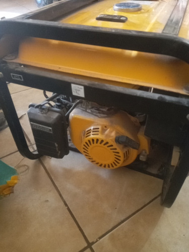 Caterpillar 8500 Watts Planta De Luz Gasolina (Usado)