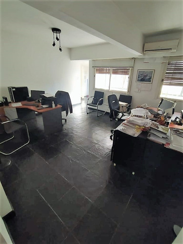 Imagen 5 de 9 de Departamento / Oficina De 2 Cómodos Ambientes Con Balcón. Excelente Ubicación !!!