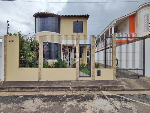 Casa Townhouse En La Urbanización Villa Icabaru, Circuito Semi Cerrado