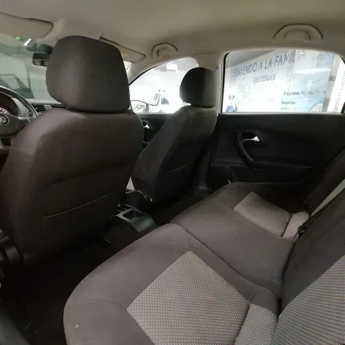 Volkswagen Vento 1.6 Starline At