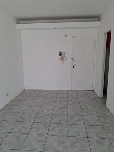 Venta - Oficina 2 Ambientes Con Terraza En Galería Comercial A Metros De La Estación San Isidro