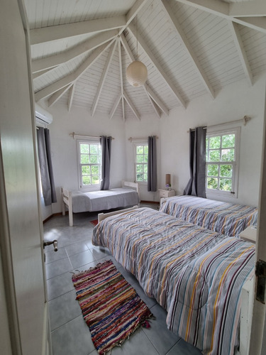 Imagen 8 de 17 de Casa Con Piscina Climatizada Y Cerrada En La Barra .5 Dor 12 Personas Parrillero Techado Cerrado:aire En Cada Cuarto Toda Cercada A 3 Del Mar. Por Favor Por Whatsapp.