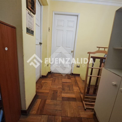 Casa En Venta De 5 Dorm. En La Cisterna