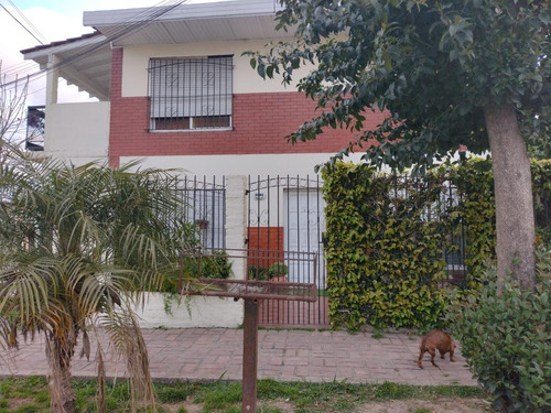 Venta Casa De 3 Amb. Con Cochera