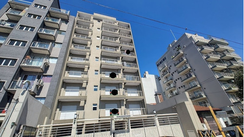 Venta Departamento En Morón, G.b.a. Zona Oeste, Argentina 2 Ambientes Al Frente 