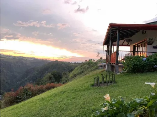 Finca Ganadera Con Espectacular Vista A La Reserva De Barbas