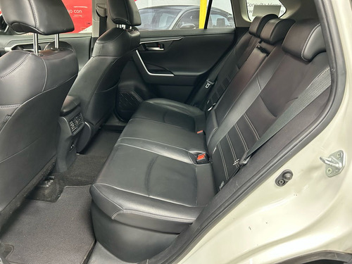 Toyota Yaris 4p Sedán Base L4/1.5 Aut