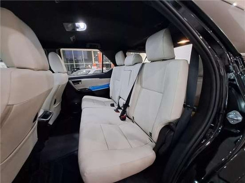 Toyota Hilux SW4 2.8 D-4D TURBO DIESEL DIAMOND 7L 4X4 AUTOMÁTICO