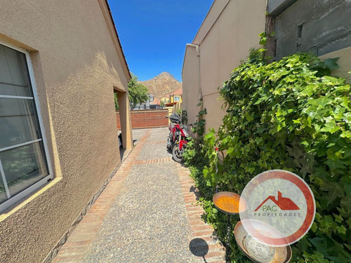 Amplia Casa En Venta 4d/3b Con Piscina En Valle Lo Campino