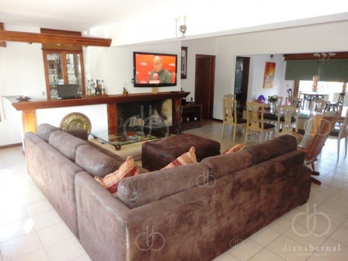 Imagen 11 de 25 de Mansa A Metros Del Mar, Chalet De 5 Dormitorios, 3 Baños Y Piscina Climatizada.- Ref: 54487