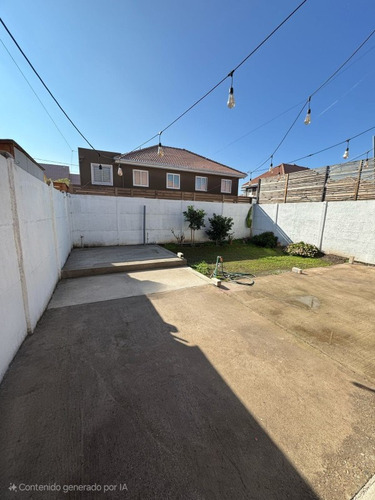 Casa En Arriendo/ Brisas Del Valle/amplio Patio /puente Alto