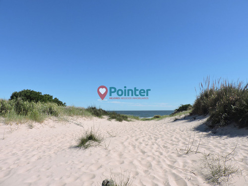 Casa En Venta En Playa Hermosa, Piriápolis Primera Línea De Mar