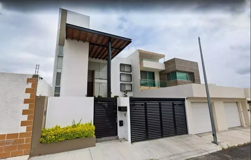 Casa A La Venta Ubicada En Colinas Del Cimatario, Querétaro A Un Gran Remate Bancario 