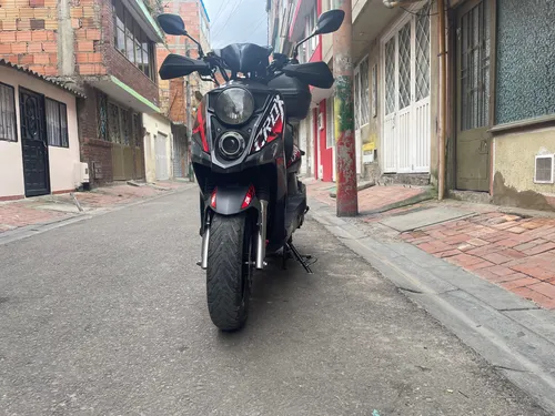 Sym Crox 150 R 2019, Color Negro/rojo, Maletero