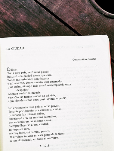 Voces Con Ciudad: Poesía Del Siglo Xx.