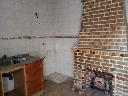 Imagen 10 de 24 de 2 Chalet En Dos Plantas Sobre Amplio Lote Ideal Dos Familias