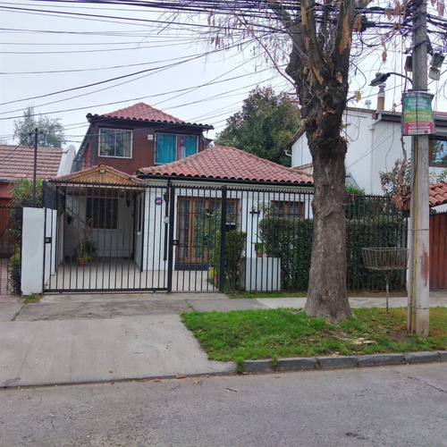 Casa En Venta De 3 Dorm.mas Salita, Posible Dorm En La Reina