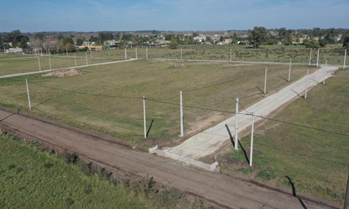 Imagen 12 de 30 de Lote En Venta En Sicardi | 13 Bis Y 660 (los Fresnos) Manzana 213 (300 M2)