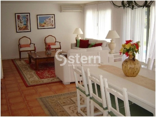 Venta Casa 4 Dormitorios, Golf, Punta Del Este- Ref: 200