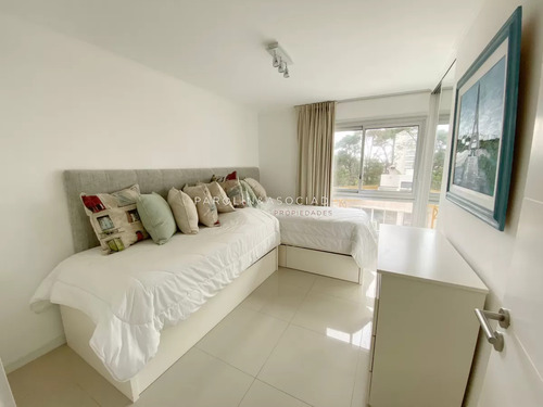 Apartamento En Venta De 2 Dormitorios En Wind Tower, Punta Del Este.
