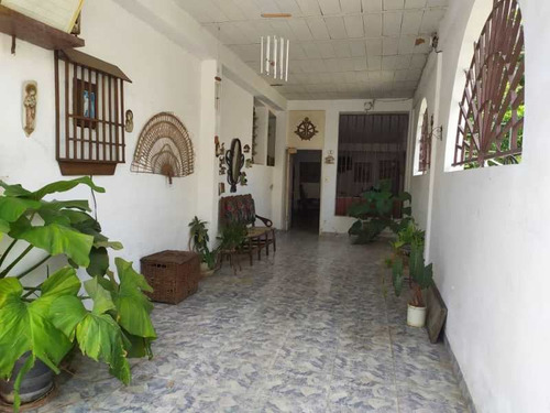 Lisbeth Mantilla Vende Casa Comercial En Urb. Camoruco, Valencia.
