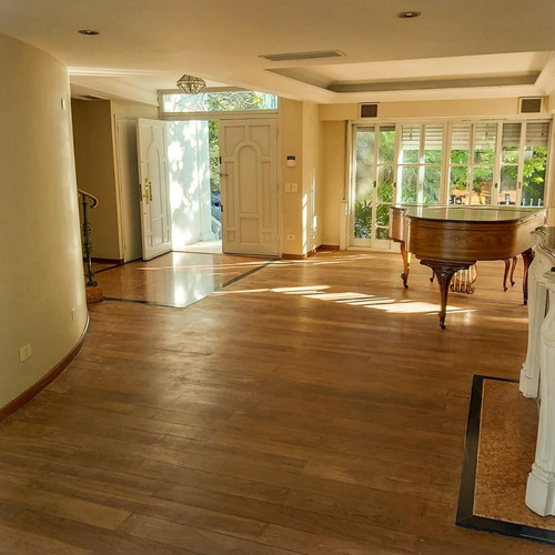 Venta Casa De Estilo 7 Amb En Zona Residencial De Martinez