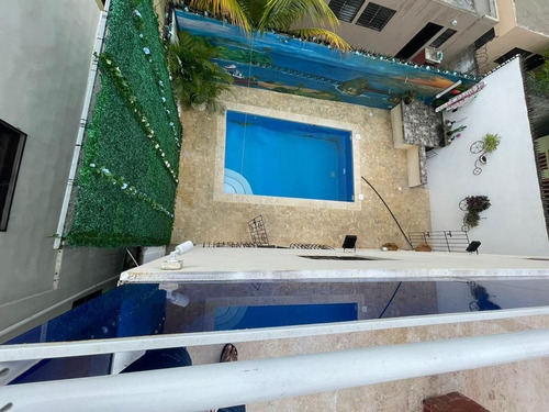 Imagen 3 de 30 de Casa De 3 Niveles Con Piscina En Santo Domingo