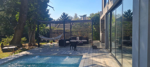 Casa En Venta - 3 Dormitorios 4 Baños - Cochera - 900mts2 - Ituzaingó