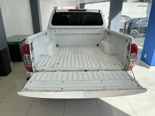 Nissan NP300 2.4 Doble Cabina Se Aa Pack Seg Mt